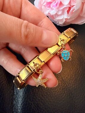 Gold Tone Italian Charm Bracelet with Starfish & Turtle Charms – Beachy Style